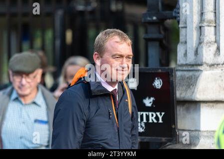 Tim Farron, député libéral-démocrate, quitte le Palais de Westminster le Super samedi de la séance de l’accord sur le Brexit. Lib DEM MP Banque D'Images