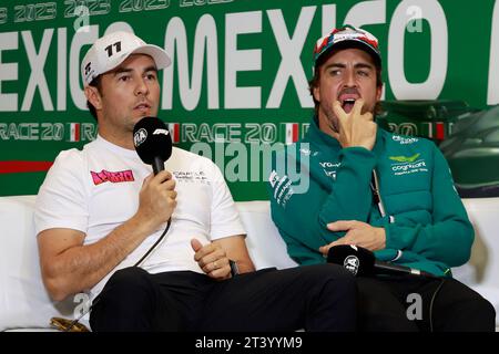 MEXICO, Mexique. 26 octobre 2023. #11. Sergio PEREZ Mendoza, MEX, Oracle Red Bull Racing et #14, Fernando ALONSO, ESP, écurie Aston Martin Formula 1, lors du Grand Prix de F1 mexicain qui s'est tenu au Magdalena Mixhuca Park dans l'Autodromo Hernando Rodriguez, Grand Prix de Formule 1 du Mexique, F1 GP du Mexique en 2023, formel 1 à Mexiko, grand Prix du Mexique de Formule 1, image payante, copyright © Ulises CUEVAS/ATP images (CUEVAS Ulises/ATP/SPP) crédit : SPP Sport Press photo. /Alamy Live News Banque D'Images