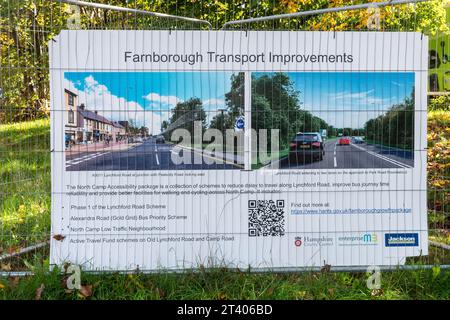 Travaux routiers de Lynchford Road en octobre 2023, le projet d'amélioration des transports de Farnborough devait durer 70 semaines, Hampshire, Angleterre, Royaume-Uni Banque D'Images