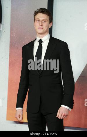 Londres, Royaume-Uni. 04 décembre 2019. George MacKay assiste à la première mondiale et à la représentation royale de 1917 à l'Odeon Luxe Leicester Square à Londres, en Angleterre. (Photo Fred Duval/SOPA Images/Sipa USA) crédit : SIPA USA/Alamy Live News Banque D'Images