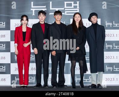 Séoul, Corée du Sud. 27 octobre 2023. (De gauche à droite) les acteurs sud-coréens Ha Da-In, Pyo Ji-hoon, chanteur et acteur Choi min-ho, membre du boys band SHINee, actrice Choi Ji-woo, chanteur et acteur Jung Dong-won, réalisateur de Jung BOM-shik, appel photo pour la conférence de presse film New Normal à Séoul, Corée du Sud le 27 octobre, 2023. Le film ouvrira le 8 novembre. (Photo de Lee Young-ho/Sipa USA) crédit : SIPA USA/Alamy Live News Banque D'Images