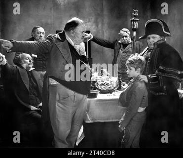 Mark Lester (jeune garçon), Harvey Secombe (extrême droite), sur le plateau du film musical britannique Oliver!, Columbia Pictures, 1968 Banque D'Images