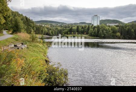 Vue de Corner Brook sur le sentier entourant le sentier naturel Glynn Mills Banque D'Images