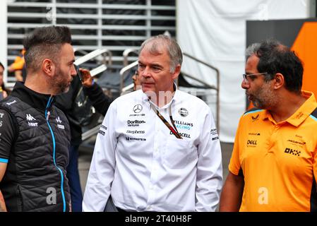 Mexico, Mexique. 27 octobre 2023. (De gauche à droite) : Julian Rouse (GBR) Directeur sportif intérimaire de l'Alpine F1 Team ; Dave Redding (GBR) Gestionnaire de l'équipe Williams Racing ; Randy Singh (GBR) Directeur stratégique et sportif de McLaren. Championnat du monde de Formule 1, Rd 20, Grand Prix du Mexique, vendredi 27 octobre 2023. Mexico, Mexique. Crédit : James Moy/Alamy Live News Banque D'Images