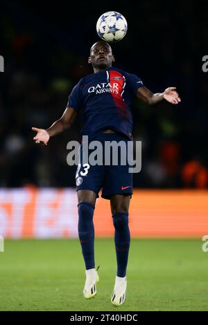 Randal Kolo Muani du Paris Saint-Germain FC en action lors du match de football de l'UEFA Champions League entre le Paris Saint-Germain FC et l'AC Milan. Banque D'Images