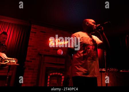 Rodney P et DJ Skitz avec le soutien de DjNikNak se produiront au Domino le mardi 24 octobre. En collaboration Hennessy Banque D'Images