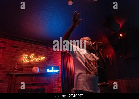 Rodney P et DJ Skitz avec le soutien de DjNikNak se produiront au Domino le mardi 24 octobre. En collaboration Hennessy Banque D'Images