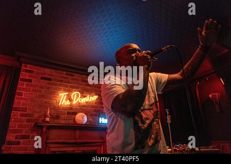 Rodney P et DJ Skitz avec le soutien de DjNikNak se produiront au Domino le mardi 24 octobre. En collaboration Hennessy Banque D'Images