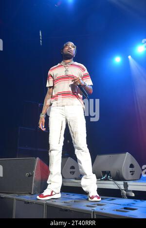 Coral Gables, États-Unis. 26 octobre 2023. CORAL GABLES, FLORIDE - 26 OCTOBRE : le rappeur Quavo se produit sur scène lors du concert de l'Université de Miami Homecoming au Watsco Center le 26 octobre 2023 à Coral Gables, Floride. (Photo de JL/Sipa USA) crédit : SIPA USA/Alamy Live News Banque D'Images