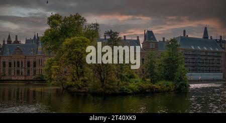 Palais Binnenhof à la Haye, près du canal Hohvijfer. Pays-Bas - bâtiments du Parlement néerlandais. Banque D'Images