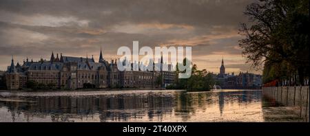 Palais Binnenhof à la Haye, près du canal Hohvijfer. Pays-Bas - bâtiments du Parlement néerlandais. Banque D'Images