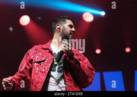 Madrid, Espagne. 27 octobre 2023. Ruben Sierra du groupe la Pegatina se produit lors du concert au Wizcenter de Madrid, le 26 octobre 2023, Espagne (photo Oscar Gonzalez/Sipa USA) (photo Oscar Gonzalez/Sipa USA) crédit : SIPA USA/Alamy Live News Banque D'Images