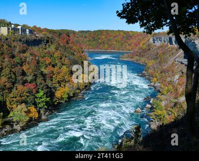 Rapides d'eau vive sur la rivière Niagara en aval des chutes Niagara Banque D'Images