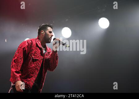 Madrid, Espagne. 27 octobre 2023. Ruben Sierra du groupe la Pegatina se produit lors du concert au Wizcenter de Madrid, le 26 octobre 2023, Espagne (photo Oscar Gonzalez/Sipa USA) (photo Oscar Gonzalez/Sipa USA) crédit : SIPA USA/Alamy Live News Banque D'Images