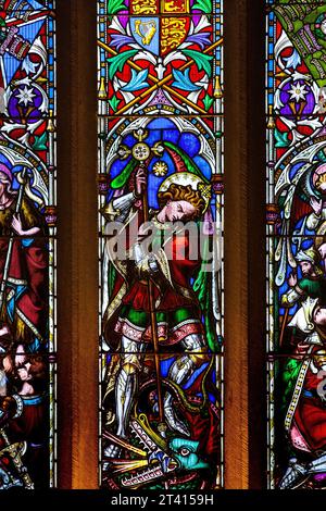 Vitrail de la mutinerie indienne, montrant St George tuant le dragon, cathédrale de Newcastle Banque D'Images