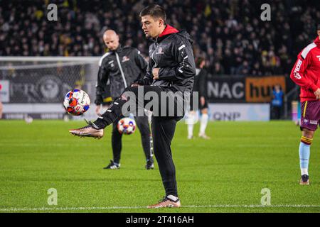 Breda, pays-Bas. 27 octobre 2023. BREDA, PAYS-BAS - 27 OCTOBRE : Gabriel Culhaci de Helmond Sport lors du match néerlandais Keuken Kampioen Divisie entre NAC Breda et Helmond Sport au Rat Verlegh Stadion le 27 octobre 2023 à Breda, pays-Bas. (Photo de Gabriel Calvino Alonso/Orange Pictures) crédit : Orange pics BV/Alamy Live News Banque D'Images