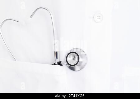 Stéthoscope dans la poche du docteur. Banque D'Images
