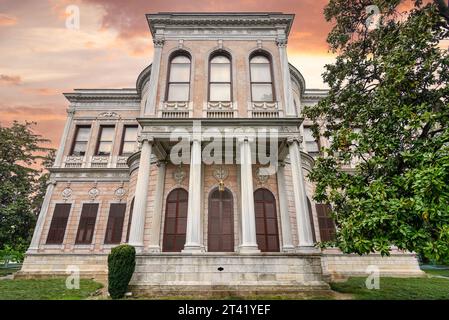 Beykoz Mecidiye Kasri, ou Mecidiye Pavilion, un palais ottoman construit en 1845 pour être présenté au Sultan Abdulmecid par Mohamed Ali Pasha, gouverneur de l'Égypte, adapté dans le district de Beykoz, Istanbul, Turquie Banque D'Images