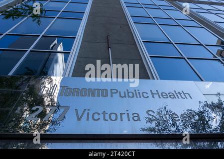 Bâtiment de la Santé publique de Toronto (TPH) au 277, rue Victoria à Toronto, Ontario, Canada Banque D'Images