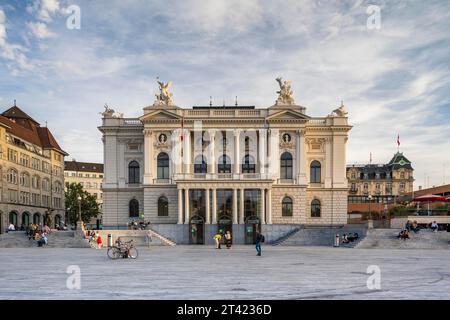 Opéra de Zurich avec, Opéra de Zurich, Suisse Banque D'Images