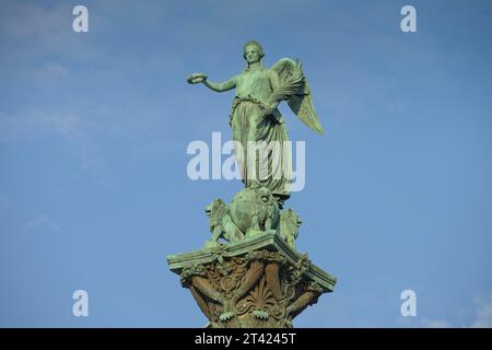 Déesse Concordia sur la colonne du Jubilé, Schlossplatz, Stuttgart, Baden-Wuerttemberg, Allemagne Banque D'Images