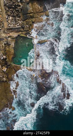 Une vue aérienne de Mahon Pool Beach à Maroubra, Nouvelle-Galles du Sud, Australie Banque D'Images