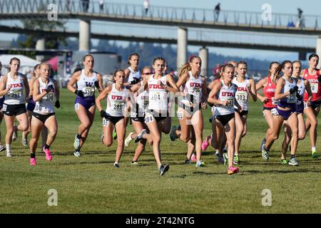 Clara Mayfield (300), Morgan Jensen (295), Annastasia Peters (304), McKaylie Caesar (292), Katarzyna Nowakowska (303) de l'Utah courent dans la course féminine lors des championnats de cross-country PAC-12 au Chambers Creek Regional Park, vendredi 27 octobre 2023, à University place, lavé. Banque D'Images