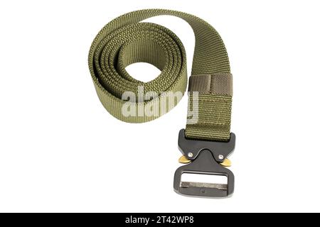 Ceinture de fixation en nylon pour hommes verte isolée sur fond blanc. Le fichier contient un chemin d'écrêtage. Banque D'Images