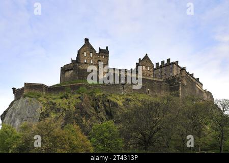 Vue printanière sur le château d'Édimbourg depuis Princes Street Gardens, ville d'Édimbourg, Écosse, Royaume-Uni Banque D'Images