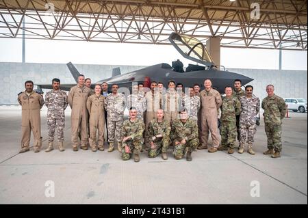 Aviateurs de l'US Air Force F-35a Lightning II à la base aérienne Al Udeid, Qatar, 7 septembre 2023. Photo de l'aviateur Leon Redfern Banque D'Images