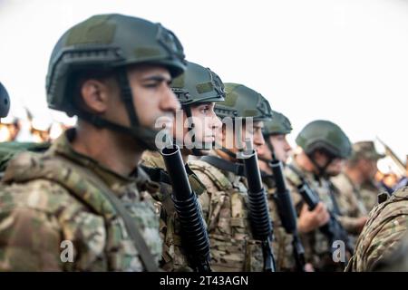 Thessalonique, Grèce. 28 octobre 2023. Des membres des forces spéciales grecques participent à un défilé militaire. Le défilé est organisé pour célébrer le refus de la Grèce de s'aligner sur l'Italie fasciste en 1940 et de combattre un adversaire beaucoup plus fort, une décision qui l'a entraîné dans la Seconde Guerre mondiale (Image de crédit : © Giannis Papanikos/ZUMA Press Wire) USAGE ÉDITORIAL SEULEMENT! Non destiné à UN USAGE commercial ! Banque D'Images