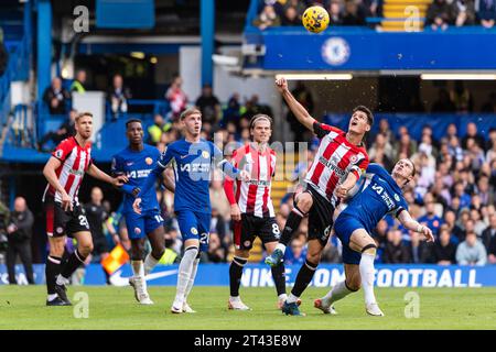 Londres, Royaume-Uni. 28 octobre 2023. Combat de but lors du match de Premier League entre Chelsea et Brentford à Stamford Bridge, Londres, Angleterre le 28 octobre 2023. Photo de Grant Winter. Usage éditorial uniquement, licence requise pour un usage commercial. Aucune utilisation dans les Paris, les jeux ou les publications d'un seul club/ligue/joueur. Crédit : UK Sports pics Ltd/Alamy Live News Banque D'Images