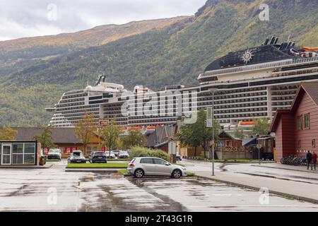 paquebot de croisière dans le port de flam Banque D'Images