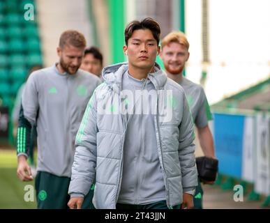 28 octobre 2023 ; Easter Road, Édimbourg, Écosse : Scottish Premiership football, Hibernian versus Celtic ; Hyeongyu Oh of Celtic arrive au stade Banque D'Images