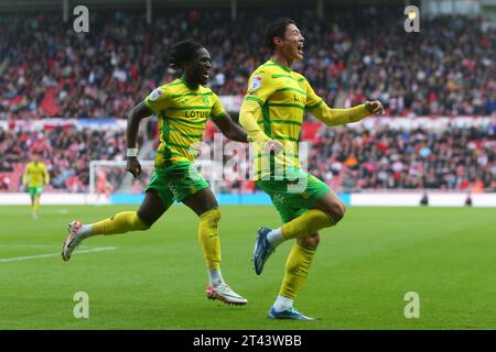 Hwang UI-JO de Norwich City célèbre son premier but lors du Sky Bet Championship Match entre Sunderland et Norwich City au Stadium of Light, Sunderland le samedi 28 octobre 2023. (Photo : Michael Driver | MI News) crédit : MI News & Sport / Alamy Live News Banque D'Images