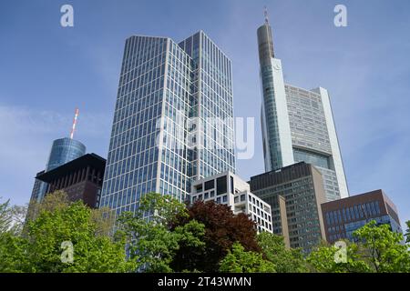 Banken, Hochhäuser, Taunusturm, Commerzbank, Gallusanlage, Francfort, Hessen, Deutschland Banque D'Images