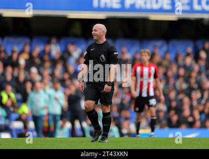 28 octobre 2023 ; Stamford Bridge, Chelsea, Londres, Angleterre : Premier League football, Chelsea versus Brentford ; arbitre Simon Hooper Banque D'Images