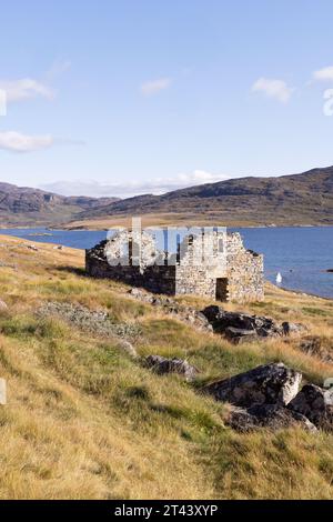 Ruines de l'église de Hvalsey, dernière maison connue des Normands du Groenland, ou Vikings au 15ème siècle ; isolé et sombre, fjord de Hvalsey, Groenland Banque D'Images