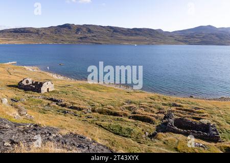 Ruines de l'église de Hvalsey, dernière maison connue des Normands du Groenland, ou Vikings au 15ème siècle ; isolé et sombre, fjord de Hvalsey, Groenland Banque D'Images