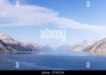 Beau paysage ; Prince Christian Sound fjord, ou Prins Chrétiens Sund, sud du Groenland, soleil d'automne, Groenland voyage.. Banque D'Images