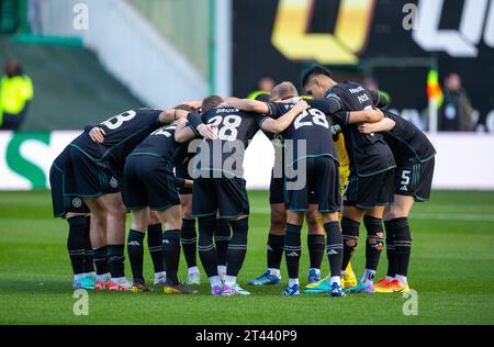 28 octobre 2023 ; Easter Road, Édimbourg, Écosse : Scottish Premiership football, Hibernian versus Celtic ; Celtic Huddle pré-match Banque D'Images