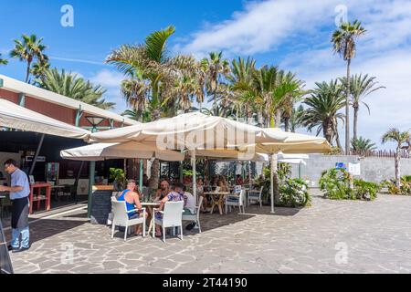 Restaurant extérieur à Playa de Martiánez, Puerto de la Cruz, Tenerife, îles Canaries, Royaume d'Espagne Banque D'Images