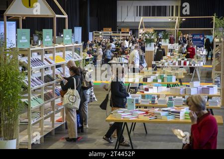 Kortrijk, Belgique. 28 octobre 2023. L'illustration montre la foire du livre Boektopia à Kortrijk, le samedi 28 octobre 2023. BELGA PHOTO NICOLAS MAETERLINCK crédit : Belga News Agency/Alamy Live News Banque D'Images