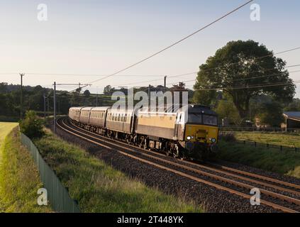 West Coast Railways classe 57 locomotive 57313 transportant le train de luxe Northern belle sur la ligne principale de la côte ouest à Cumbria Banque D'Images