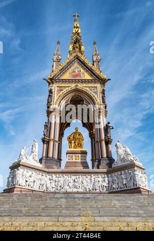 Londres, Royaume-Uni - 17 avril 2022 : le monument commémoratif du Prince Albert, époux et consort de la reine Victoria, qui mourut de la typhoïde en 1861. Hyde Park, Londo Banque D'Images