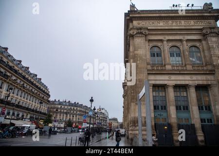 Vieux bâtiments et rue à Paris, France. Banque D'Images
