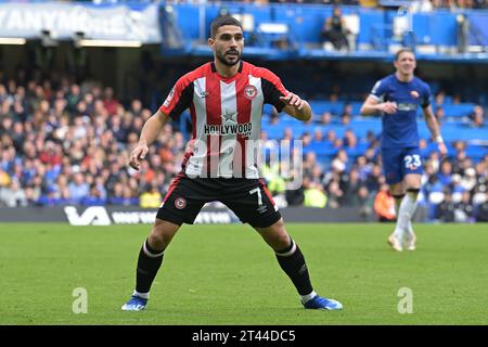 Londres, Royaume-Uni. 28 octobre 2023. Neal Maupay de Brentford FC lors du match Chelsea vs Brentford Premier League à Stamford Bridge London Credit : MARTIN DALTON/Alamy Live News Banque D'Images