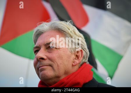 Édimbourg Écosse, Royaume-Uni 28 octobre 2023. Richard Leonard MSP assiste à un rassemblement pro-palestinien au Mound. crédit sst/alamy live news Banque D'Images