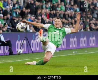 Edimbourg, Royaume-Uni. 28 octobre 2023. Scottish Premiership - Hibernian FC contre Celtic FC 28/10/2023 HibsÕ défenseur, Lewis Miller, dans le rôle d'Hibernian affronte Celtic dans le Scottish Premiership au Easter Road Stadium, Édimbourg, Royaume-Uni crédit : Ian Jacobs/Alamy Live News Banque D'Images