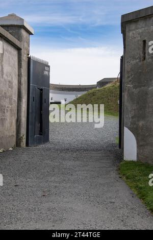 Portes de la batterie inférieure au lieu historique national du fort Rodd Hill et du phare de Fisgard à Victoria, Colombie-Britannique, Canada Banque D'Images